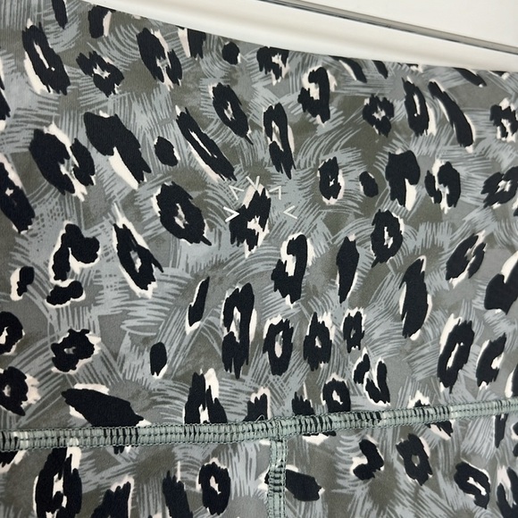 Varley Leopard Cheetah Print Leggings Small Gray Green Black White Animal Print - Picture 14 of 15